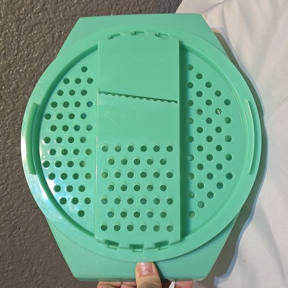 Vintage, Jadeite Tupperware 2pc, Shredder, Grater, Locking Top, Storage, Green - Picture 3 of 9
